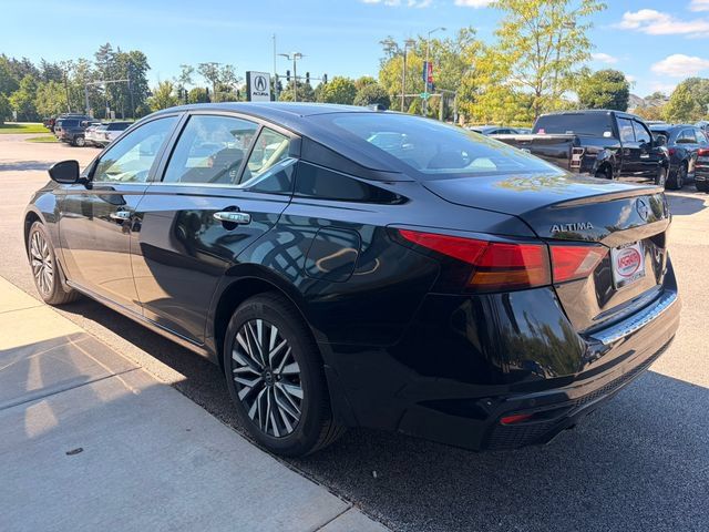 Used 2023 Nissan Altima 2.5 SV w/ SV Premium Package AWD/4WD image 4