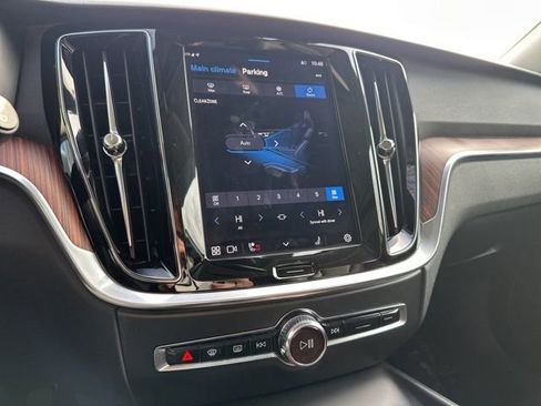 Certified 2025 Volvo V60 B5 Cross Country Plus image 20