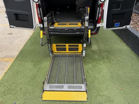 Used 2021 Mercedes-Benz Sprinter 2500 image 16