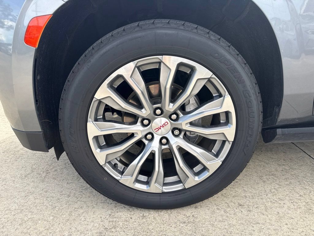 Used 2022 GMC Yukon Denali RWD image 9