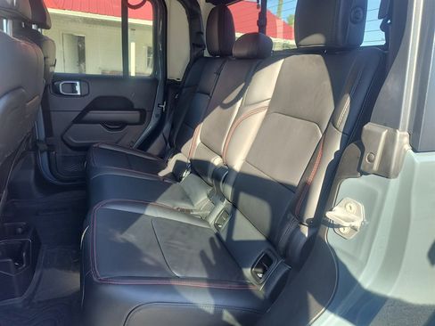Used 2025 Jeep Gladiator Rubicon w/ Convenience Group AWD/4WD image 30