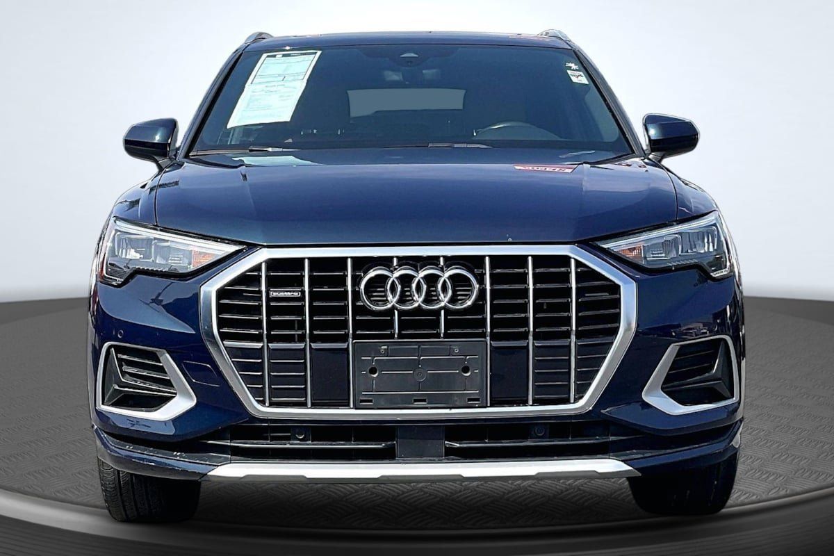 Used 2020 Audi Q3 2.0T Premium w/ Convenience Package AWD/4WD image 3