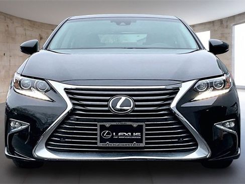 Used 2017 Lexus ES 350 w/ Luxury Package image 2
