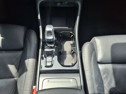 Certified 2023 Volvo XC40 B5 Ultimate w/ Protection Package Premier AWD/4WD image 29
