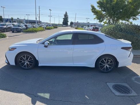 Used 2023 Toyota Camry SE FWD image 8