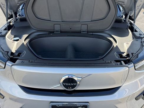 Used 2023 Volvo XC40 Recharge Ultimate image 32