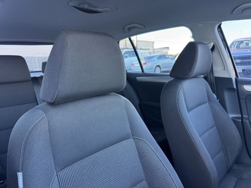 Used 2012 Volkswagen Golf 2.5L image 20