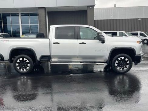 Used 2020 Chevrolet Silverado 2500 Custom w/ Custom Value Package image 7