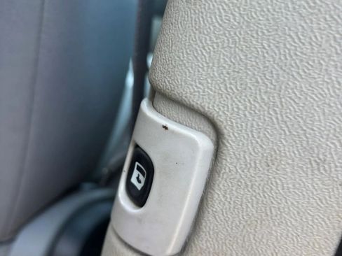 Used 2010 Chrysler Town & Country Touring image 54