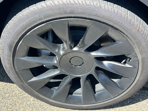 Used 2024 Tesla Model Y Long Range image 15