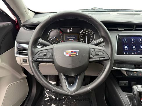 Used 2019 Cadillac XT4 Luxury w/ Cold Weather Package AWD/4WD image 12