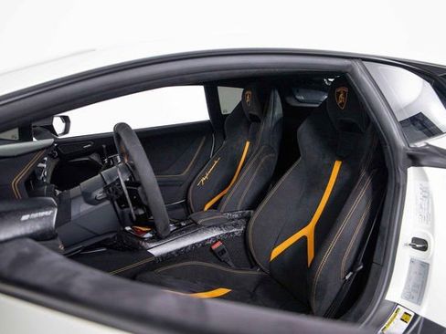 Used 2018 Lamborghini Huracan Performante image 15