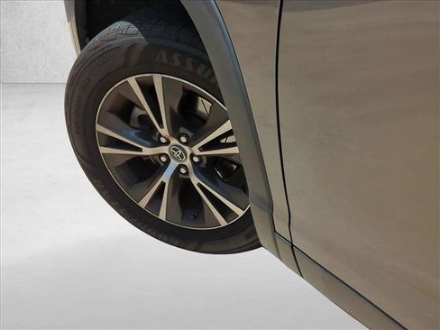 Used 2019 Toyota Highlander LE FWD image 10