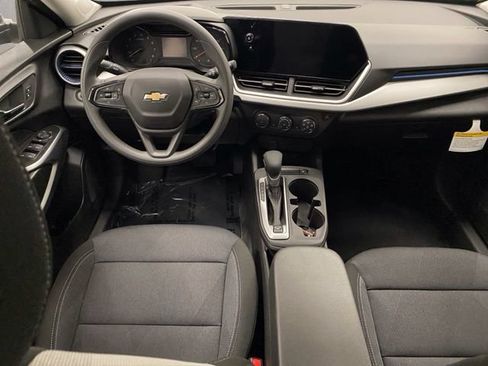 New 2026 Chevrolet Trax LS w/ LS Convenience Package FWD image 2