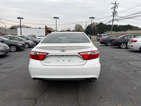 Used 2017 Toyota Camry XSE w/ Moonroof Package FWD image 4