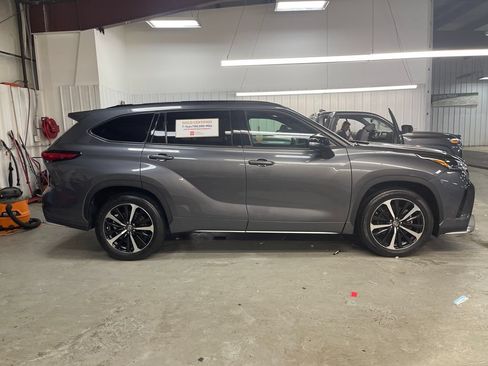 Certified 2021 Toyota Highlander XSE AWD/4WD image 9