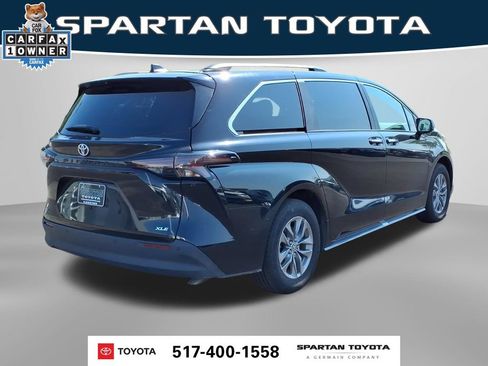 Used 2026 Toyota Sienna XLE FWD image 7