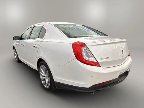 Used 2013 Lincoln MKS image 3