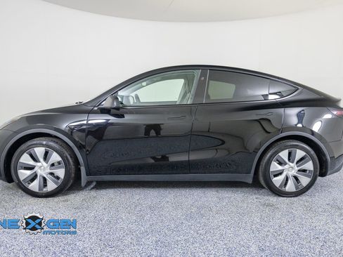 Used 2023 Tesla Model Y Long Range AWD/4WD image 4