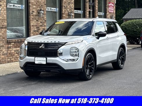 Used 2022 Mitsubishi Outlander SEL Black Edition FWD image 1