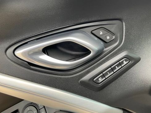 Used 2018 Chevrolet Camaro SS RWD image 6