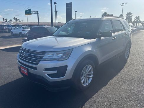 Used 2017 Ford Explorer FWD image 3