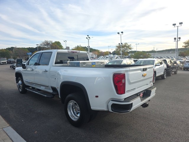 Used 2024 Chevrolet Silverado 3500 High Country w/ High Country Premium Package AWD/4WD image 4