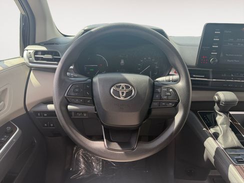 Certified 2024 Toyota Sienna LE FWD image 12