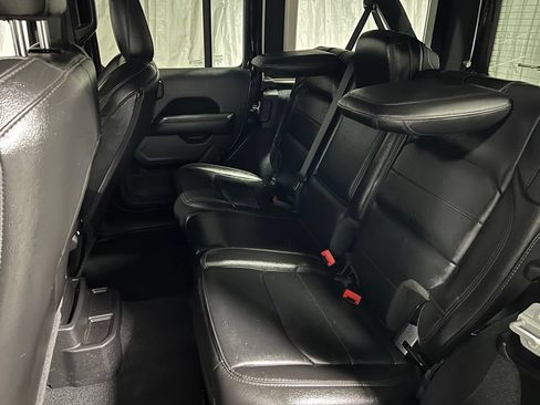 Used 2022 Jeep Wrangler Unlimited Sahara AWD/4WD image 15