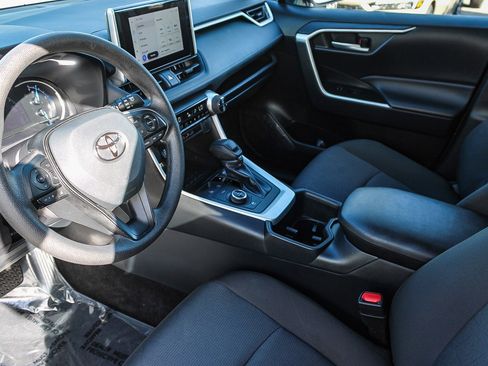 Used 2025 Toyota RAV4 XLE image 18