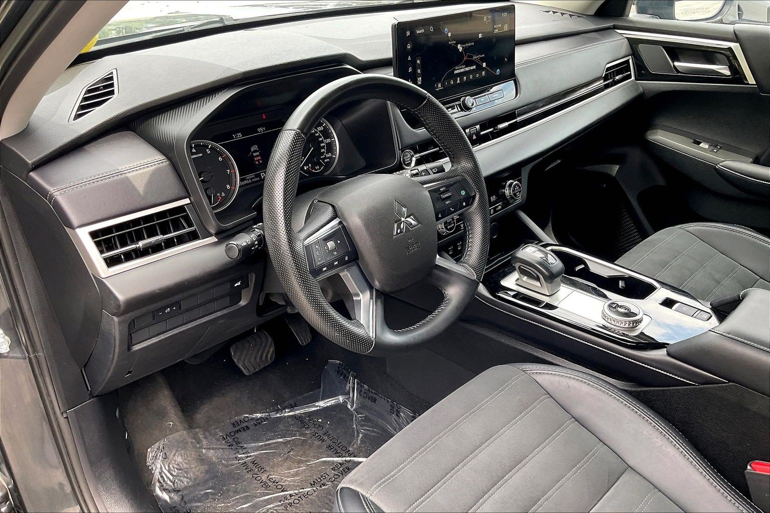 Used 2025 Mitsubishi Outlander SE FWD image 13
