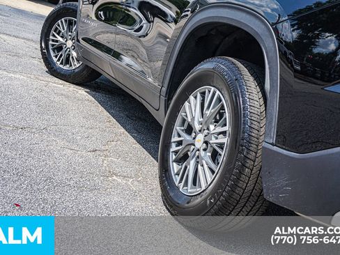 Used 2025 Chevrolet Traverse LT FWD image 13