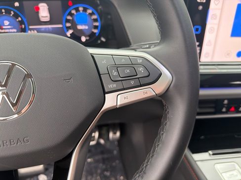 Used 2025 Volkswagen Atlas Peak Edition SE image 25