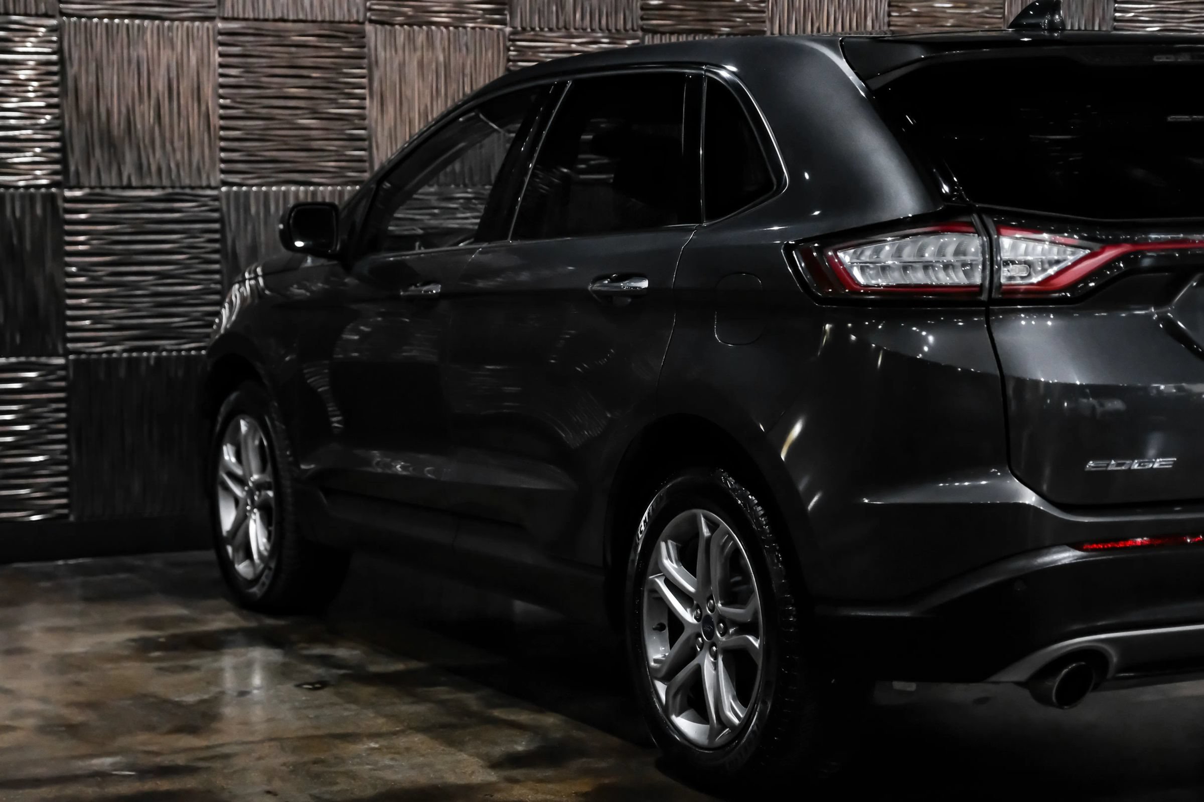 Used 2017 Ford Edge Titanium w/ Equipment Group 301A FWD image 17
