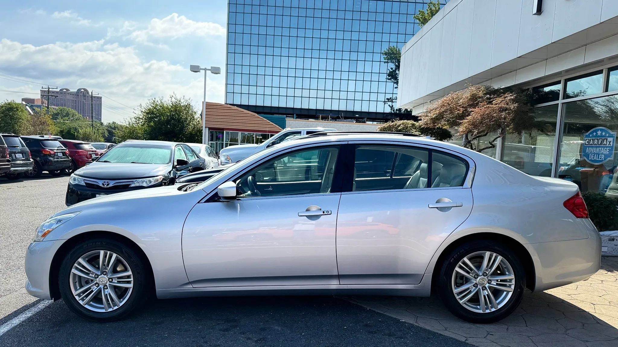 Used 2010 INFINITI G37 Journey w/ Premium Pkg RWD image 4