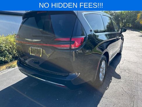 Used 2024 Chrysler Pacifica Touring-L FWD image 5