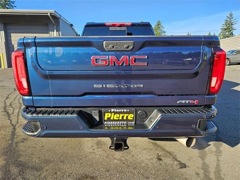 Used 2020 GMC Sierra 2500 AT4 w/ AT4 Premium Package image 4