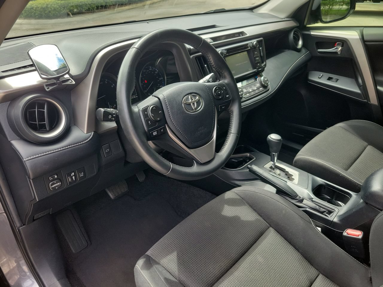 Used 2018 Toyota RAV4 XLE FWD image 15
