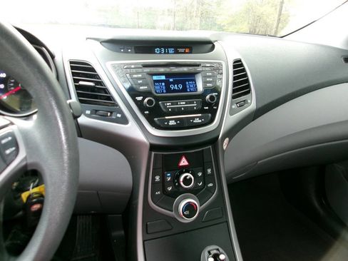 Used 2015 Hyundai Elantra SE image 10