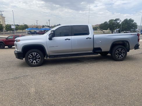 Used 2022 Chevrolet Silverado 2500 Custom w/ Custom Value Package AWD/4WD image 5