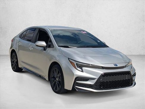 Certified 2024 Toyota Corolla SE FWD image 3