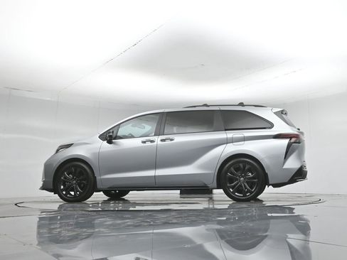 Used 2025 Toyota Sienna XSE w/ XSE Premium Package FWD image 57