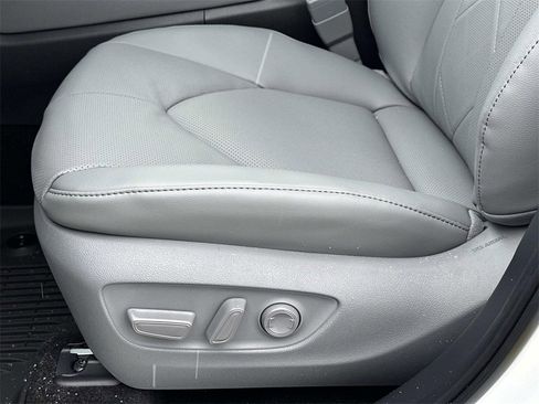 New 2026 Toyota Highlander Platinum image 18