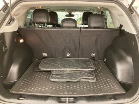 Used 2017 Jeep Compass Latitude w/ Cold Weather Group FWD image 40