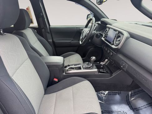 Used 2020 Toyota Tacoma TRD Off-Road image 15
