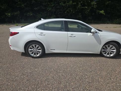 Used 2013 Lexus ES 300h w/ Luxury Pkg FWD image 15