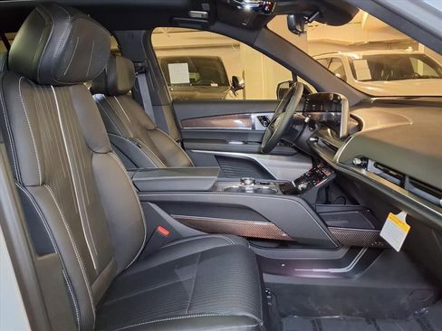 New 2026 Cadillac Vistiq Sport image 5