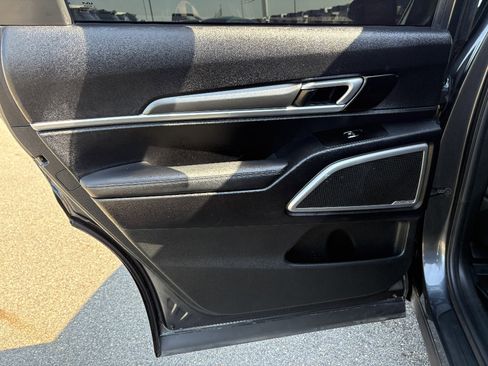 Used 2022 Kia Telluride S image 16