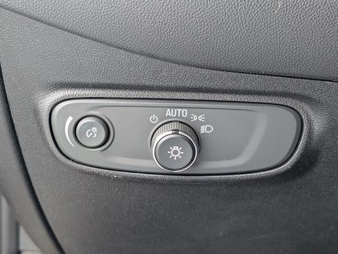 Used 2018 Chevrolet Equinox LS image 18