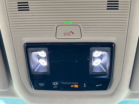 Used 2025 Volkswagen Atlas SE AWD/4WD image 19